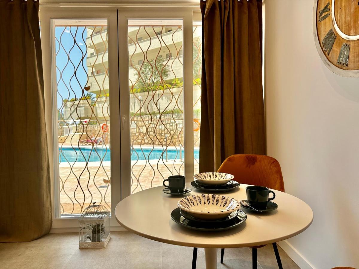Loft 18 Beachfront Center Aparthotel