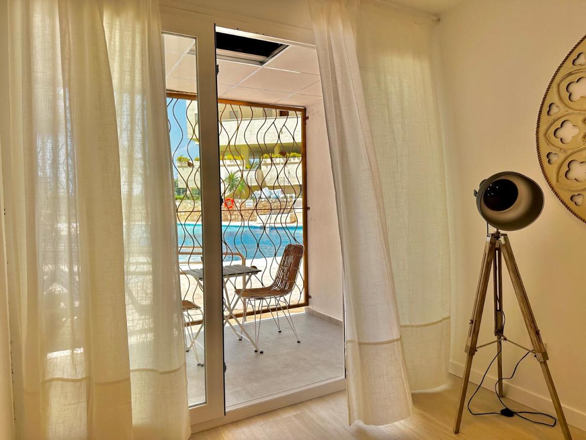 Loft 18 Beachfront Center Aparthotel