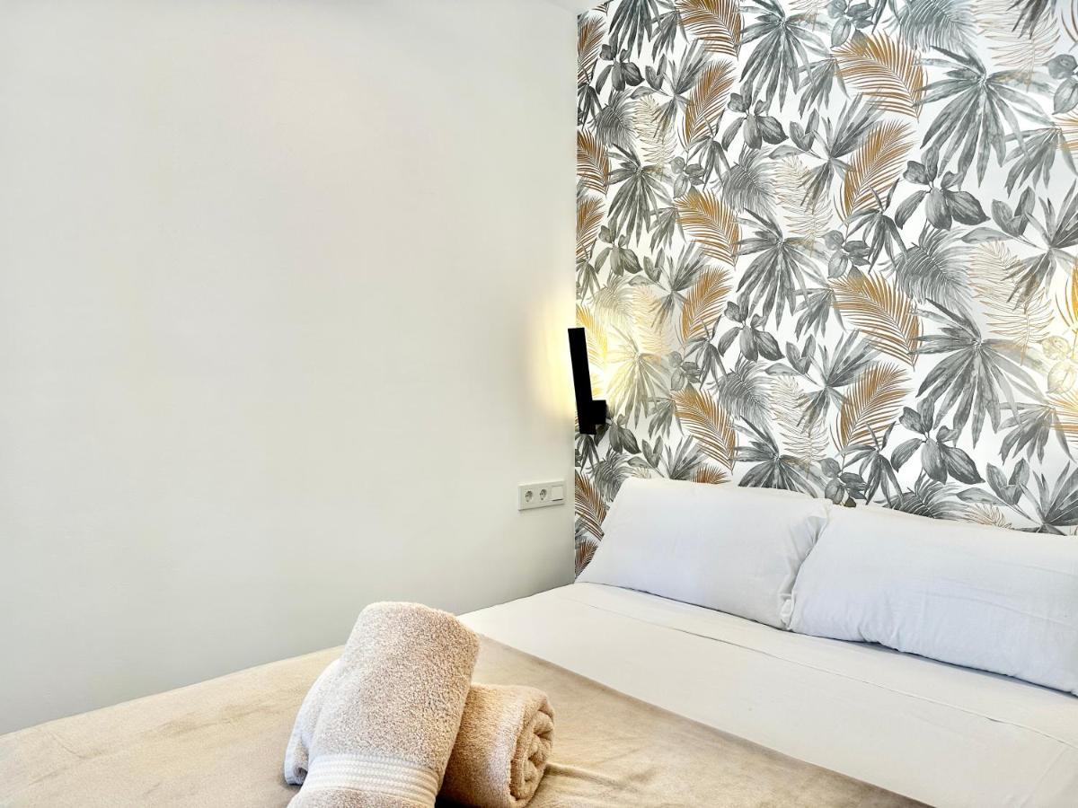 Loft 18 Beachfront Center Aparthotel