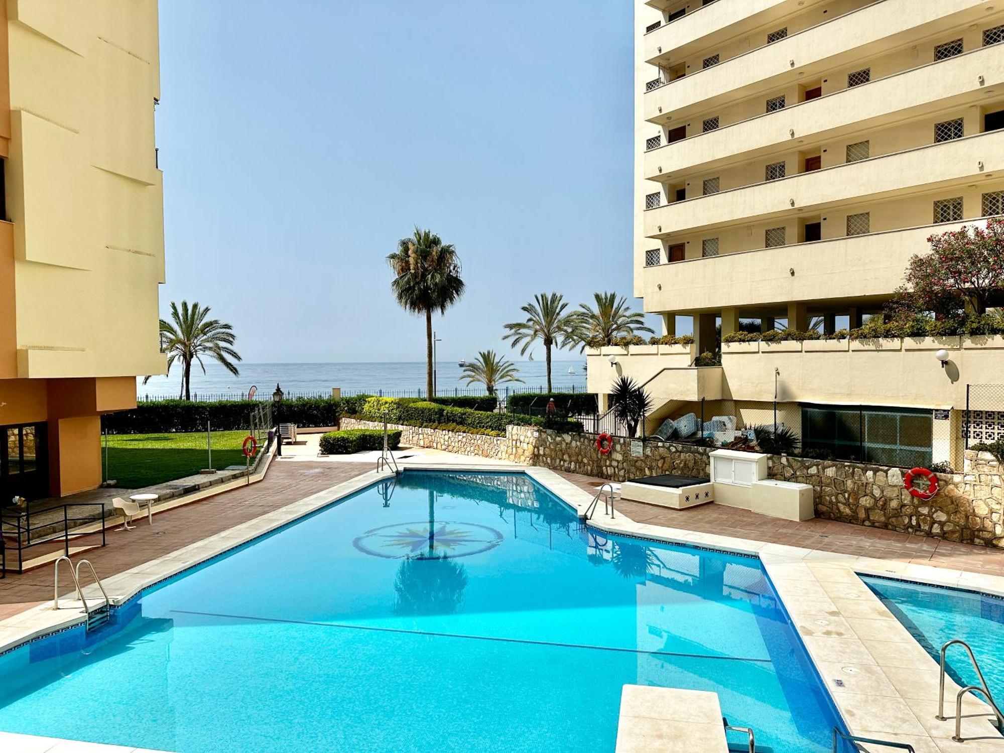 Aparthotel Loft 18 Beachfront Center Marbella